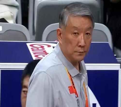 劳拉,伍兹身着红,内衣荣膺,万博manbetx体育平台,万博体育官网,万博体育app下载,ManBetX,SPORTS